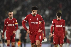 Cầu thủ Liverpool thất vọng vì bỏ lỡ cơ hội lên ngôi đầu bảng. ẢNH: GETTY