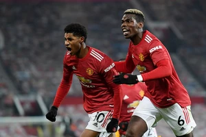 Rashford và Pogba ăn mừng bàn thắng. ẢNH: REUTERS