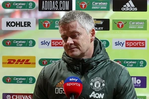 Vẻ mặt thất vọng của Solskjaer sau trận thua của MU. ẢNH: REX