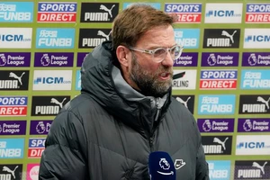 Từ đầu mùa đến nay, Klopp gặp khó khăn vì Liverpool khủng hoảng trung vệ. ẢNH: GETTY