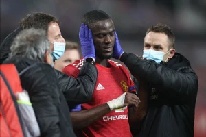 Bailly dính chấn thương ở đầu trong trận MU thắng Watford 1-0 ở FA Cup. ẢNH: REUTERS