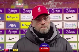 Klopp trả lời phỏng vấn Sky Sports sau trận đấu. ẢNH: SKY SPORTS