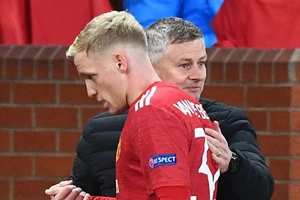 Solskjaer hứa sẽ tạo điều kiện cho De Beek ra sân nhiều hơn. ẢNH: REX