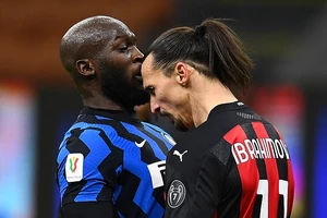Ibrahimovic và Lukaku tạo nên vụ lộn xộn trên sân. ẢNH: GETTY
