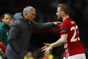 Mourinho thường xuyên chỉ trích Shaw. ẢNH: REUTERS