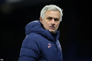 Mourinho không hài lòng với hàng thủ Tottenham. ẢNH: PA