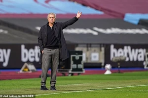 Mourinho đang gặp khó ở Tottenham. ẢNH: REX