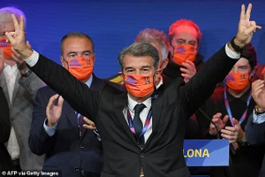 Laporta ăn mừng thắng cử chức chủ tịch Barcelona. ẢNH: GETTY