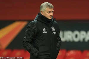 Solskjaer cho rằng MU luôn tự làm khó mình. ẢNH: OFFSIDE