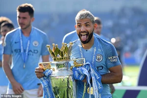 Aguero chuẩn bị có chiếc cúp Premier League thứ 5 trong sự nghiệp. ẢNH: GETTY