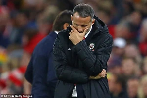 Huyền thoại MU sốc vì bị Premier League hắt hủi