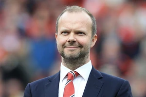 Phó chủ tịch MU lên tiếng xin lỗi