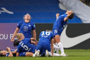 Chelsea vào chung kết Champions League gặp Barcelona