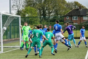 Không tưởng thủ môn ghi 3 bàn trong 1 trận