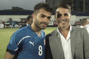 Cầu thủ 29 tuổi qua đời trong trận cầu tưởng niệm anh trai