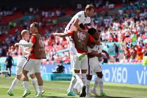 Sterling lập công, Anh thắng khó á quân thế giới Croatia