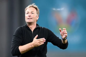 HLV tuyển Đan Mạch tiết lộ bí mật giấu kín dành cho Eriksen