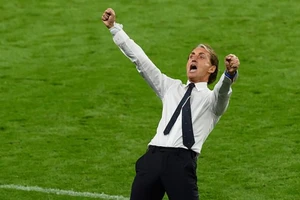 Ý vất vả thắng Áo, HLV Mancini tự sướng