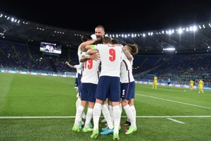 Hạ Ukraina vào bán kết Euro, tuyển Anh lập kỷ lục