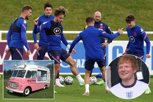 Bất thường bên trong trại huấn luyện của tuyển Anh