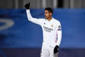 Real Madrid giảm giá bán, MU tiến rất gần đến Varane