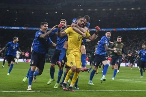 Donnarumma nhận giải cầu thủ xuất sắc nhất Euro 2020 và…