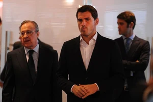 Real Madrid dậy sóng, chủ tịch Perez tố 2 huyền thoại lừa đảo