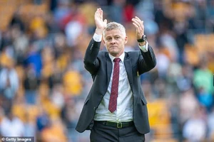 MU lập kỷ lục Premier League, Solskjaer vẫn cầu cứu Ronaldo