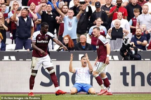 Ronaldo phải được hưởng 2 quả 11m, nó rõ như ban ngày