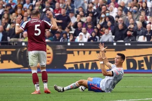 Premier League nhận sai vì không cho MU và Ronaldo hưởng 11m