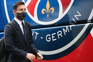 Ligue 1 rối loạn, Messi bị mắc kẹt ở bãi đỗ xe