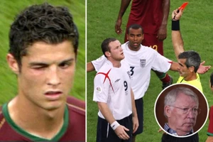 Sir Alex tiết lộ về cái nháy mắt của Ronaldo khiến đồng đội nhận thẻ đỏ