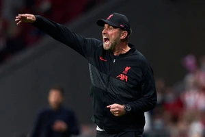 Klopp và Simeone lên tiếng về vụ lùm xùm từ... cái bắt tay