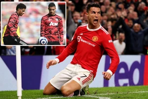 Ronaldo lên tiếng cầu xin cho MU