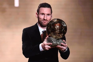 Messi 'ngồi một chỗ' nhận quả bóng vàng thế giới 2021