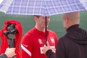 Guardiola gặp riêng Lewandowski ở CLB hạng 2 để làm gì?