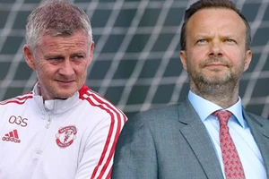 Vô tình thấy Ole tận tụy cống hiến cho MU, Ed Woodward vẫn quay đầu