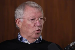 Sir Alex Ferguson nổi điên vì siêu sao MU mang áo Man City