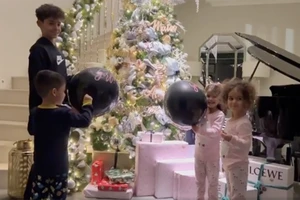 Ronaldo đăng video đầy tình cảm tiết lộ giới tính cặp song sinh