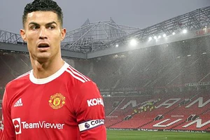 Ronaldo gọi điện thoại: ‘Cậu hãy ký hợp đồng với MU’