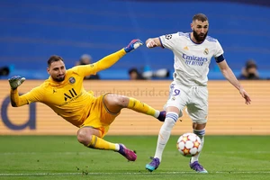 Benzema có phép biến các thủ môn thành gã hề