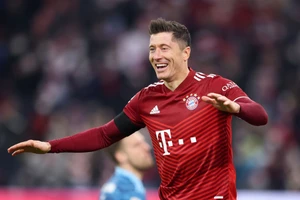 Lewandowski cân bằng kỷ lục vô tiền khoáng hậu của Muller