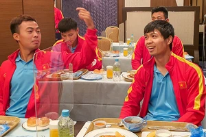 Tuyển Việt Nam gặp muôn vàn khó khăn ở Nhật, đã có ca mắc COVID-19