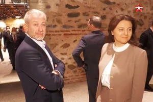 Xuất hiện hình ảnh Abramovich sau nghi án bị đầu độc