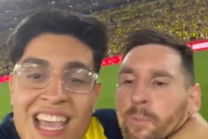 Bị túm cổ, Messi hoảng hốt kêu người đàn ông dừng lại