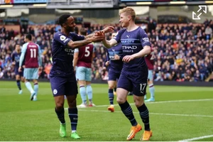 Man City đòi lại ngôi đầu Premier League, Chelsea thua khó tin