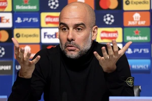 Pep Guardiola: 'Man City sẽ chơi với chiến thuật ngu ngốc đáng kinh ngạc'