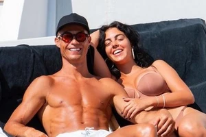 Ronaldo 'chu cấp' cho bạn gái bao nhiêu?