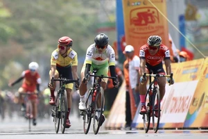 Tấn Hoài “nổ súng”, đội Lộc Trời xoay chuyển áo xanh