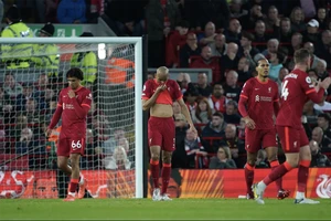 Liverpool và Tottenham dìm nhau chết chìm